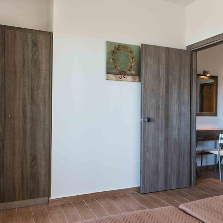 Gerona Mare Apartments Gerani  ภายนอก รูปภาพ