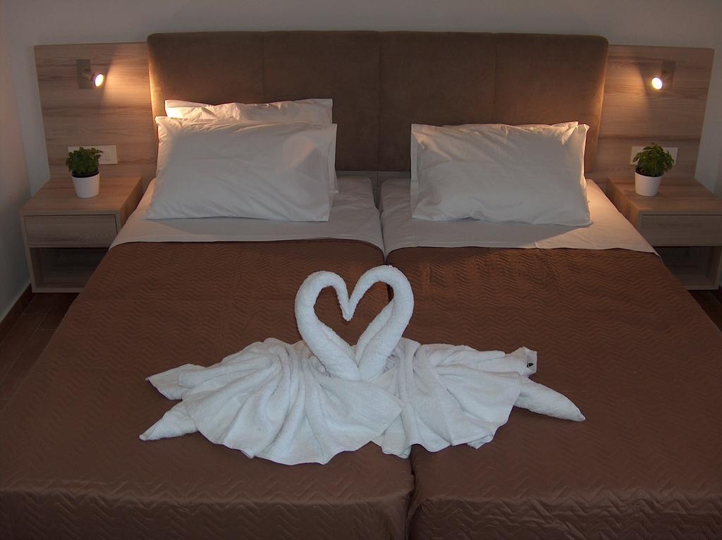 Gerona Mare Apartments Gerani  ห้อง รูปภาพ