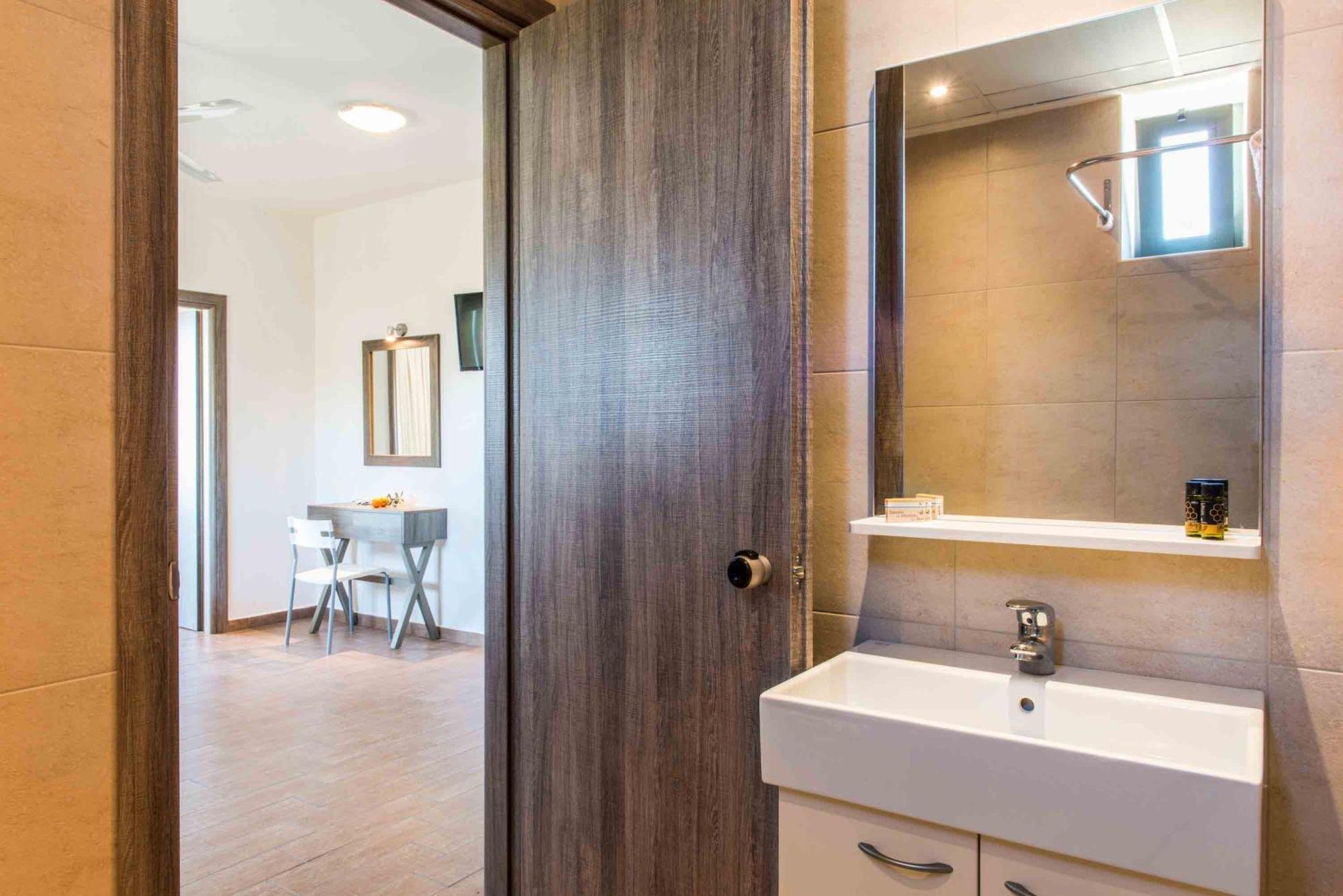 Gerona Mare Apartments Gerani  ภายนอก รูปภาพ