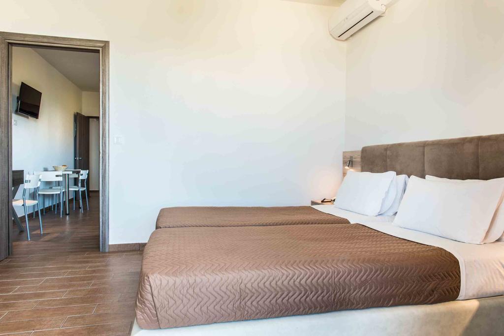 Gerona Mare Apartments Gerani  ภายนอก รูปภาพ