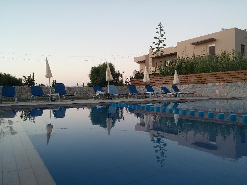 Gerona Mare Apartments Gerani  ภายนอก รูปภาพ