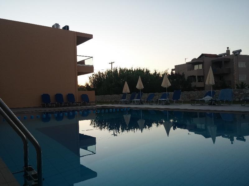 Gerona Mare Apartments Gerani  ภายนอก รูปภาพ