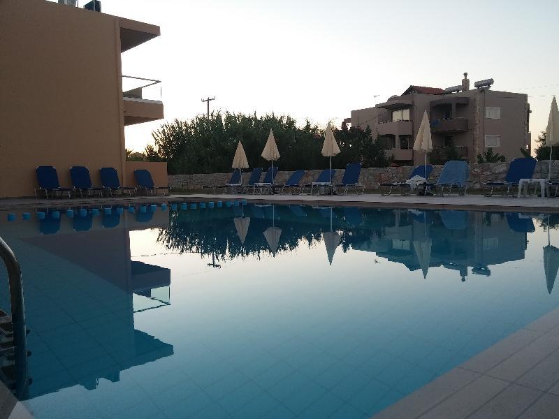 Gerona Mare Apartments Gerani  ภายนอก รูปภาพ