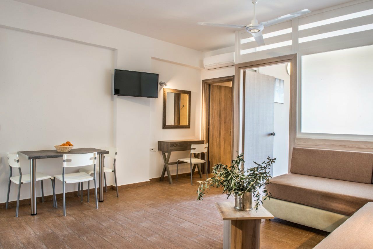 Gerona Mare Apartments Gerani  ภายนอก รูปภาพ