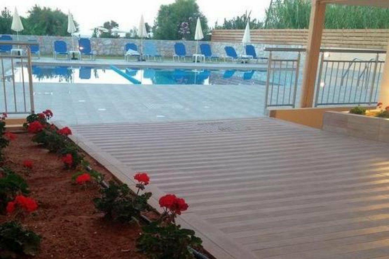 Gerona Mare Apartments Gerani  ภายนอก รูปภาพ
