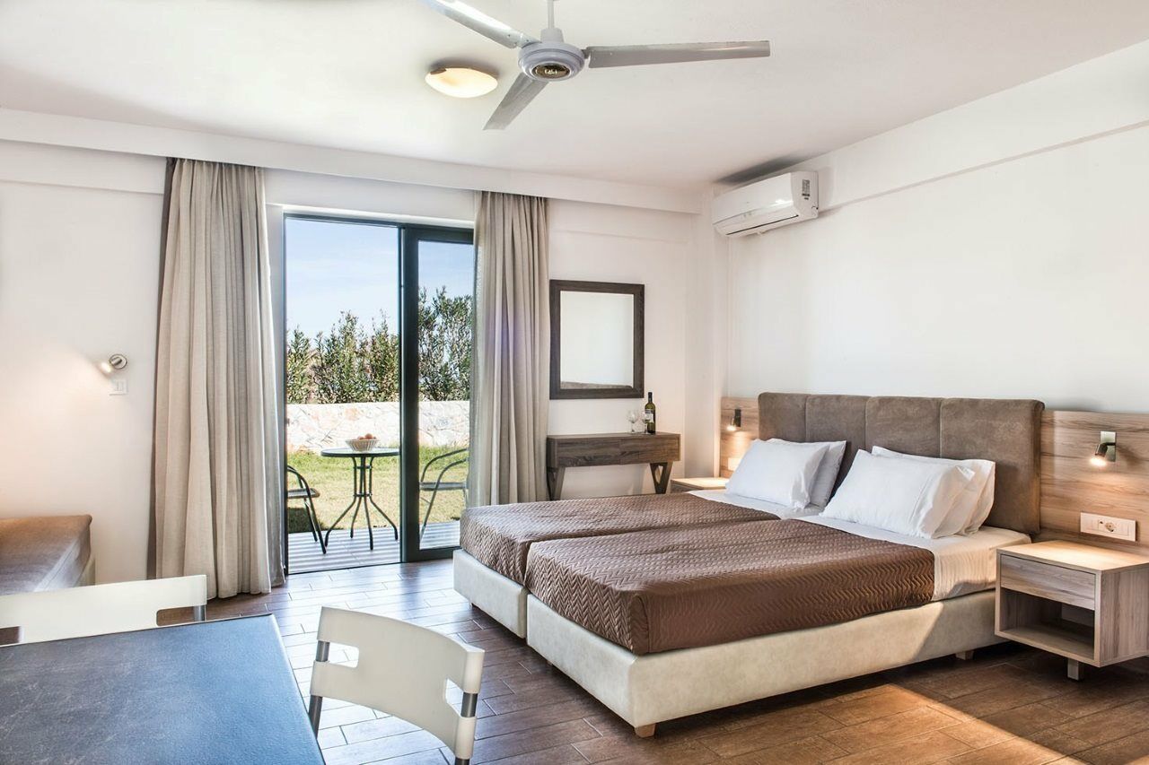Gerona Mare Apartments Gerani  ภายนอก รูปภาพ