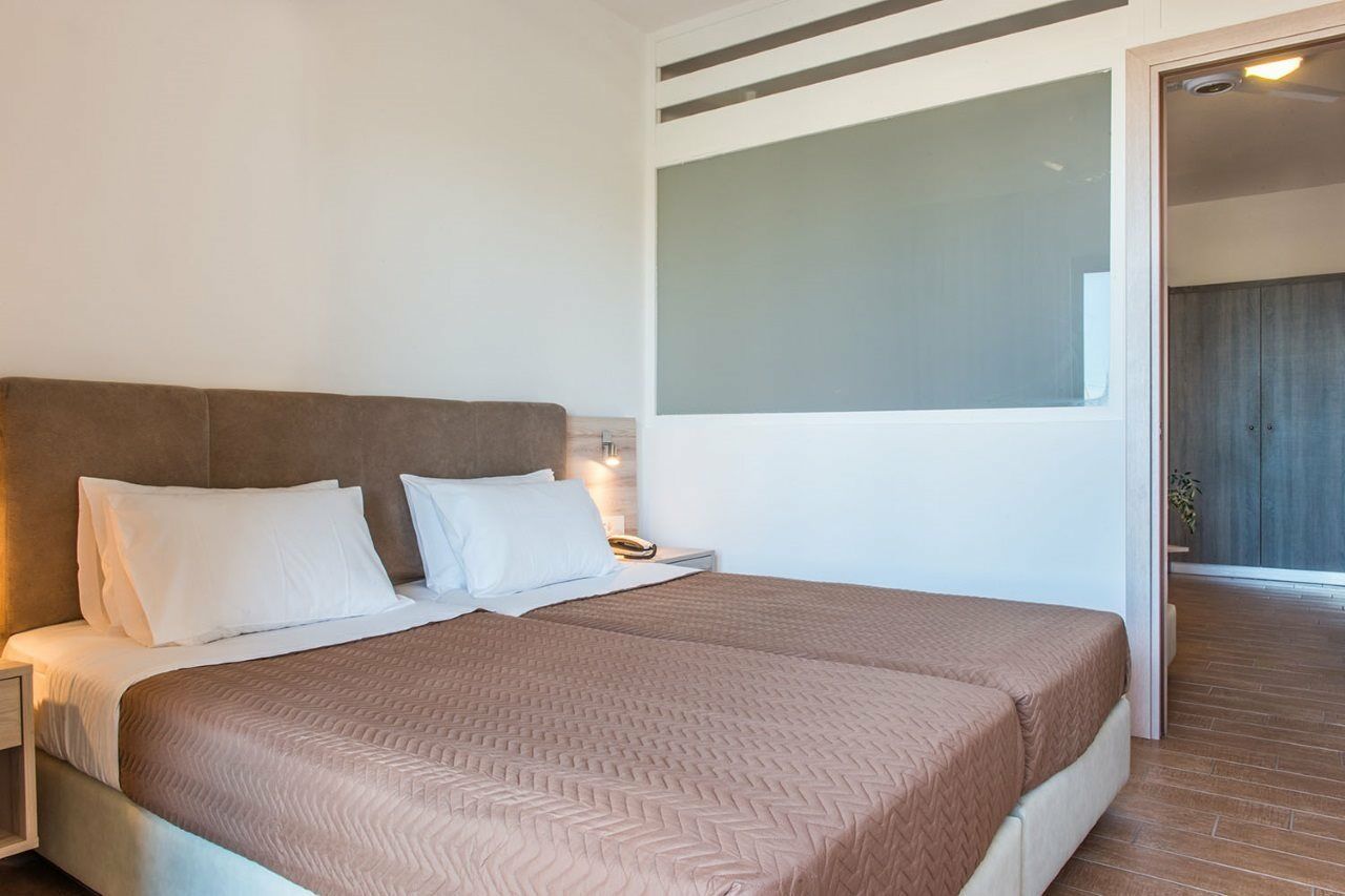 Gerona Mare Apartments Gerani  ภายนอก รูปภาพ